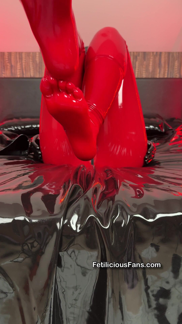 Miss_Fetilicious: Rubber Foot Porn
