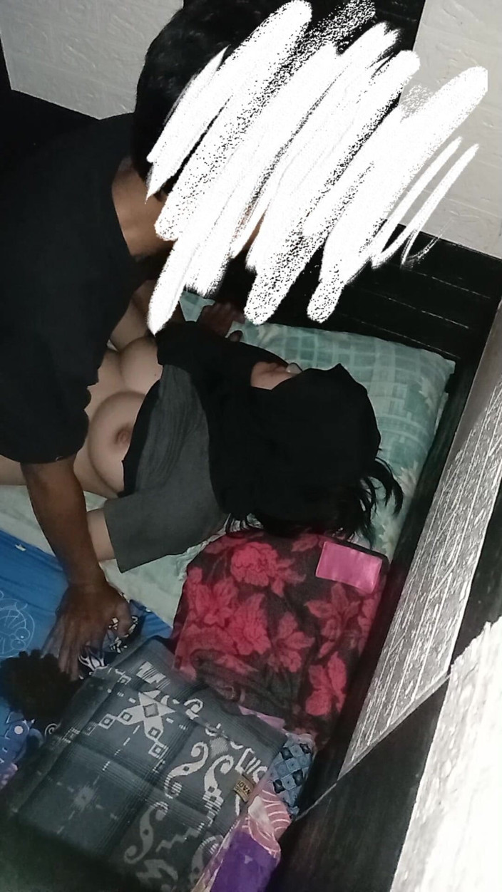 Famly sex: Plăcerea pizdei mele înguste și a pielii albe a femeii mele asiatice