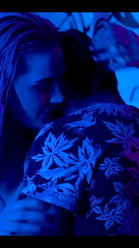 Sveltina in bagno ad una festa
