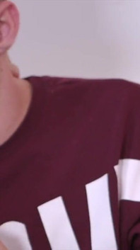 Nevinná Twink naplácána a použita jako šukací děvka