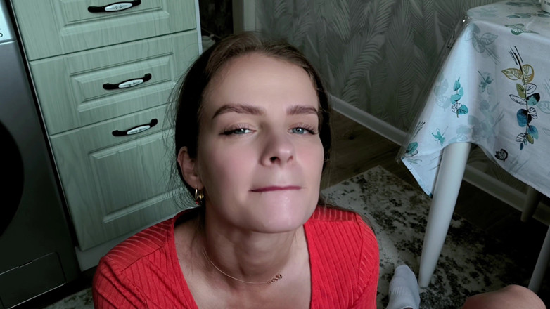 S-Wife Katy: Îmi filmez gospodina înghițind o pulă!.