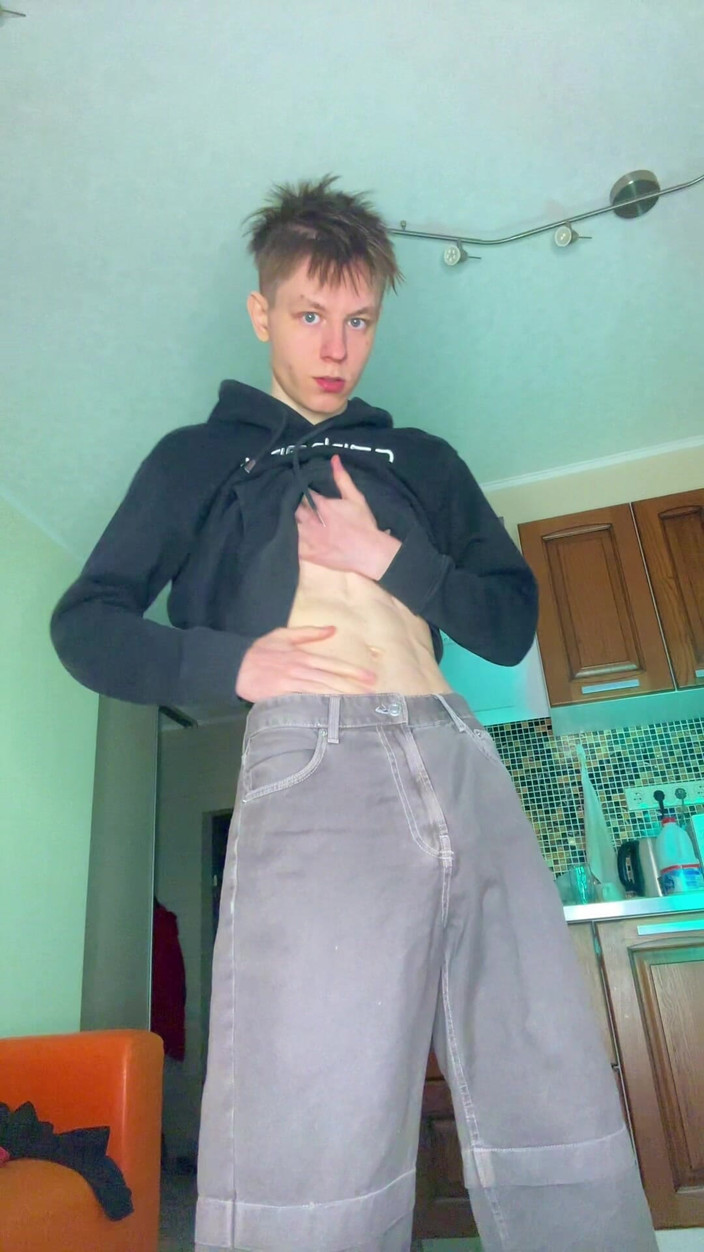 Morflot24: Tonton pelajar muda ini merakam pancutan mani tebal