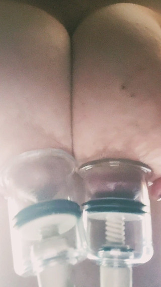 Lynettesub: 展示你的奶牛乳房