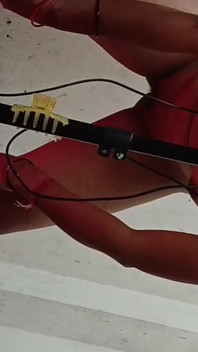 Ci siamo tolti i vestiti e abbiamo fatto un video da dentro la coperta