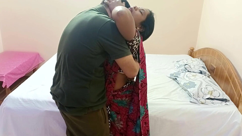 Popmini: Cute and Hot Neighbour Married Seema Bhabhi Very Horny Fuck