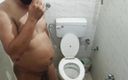 Frustrated employee: Danza nuda in bagno il martedì