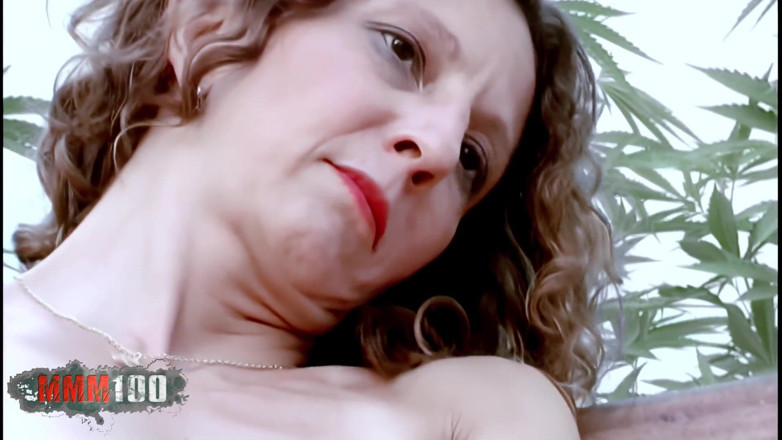 MMM100: Alice: Alice a Superb Francuska MILF z owłosioną cipką szarpnie...