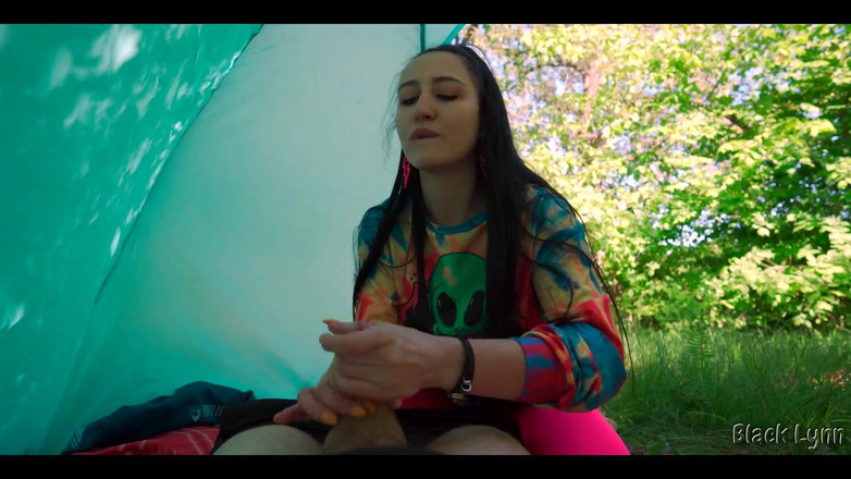 YSP Studio: Děvka hippie mě zdarma vyhonila ve svém stanu