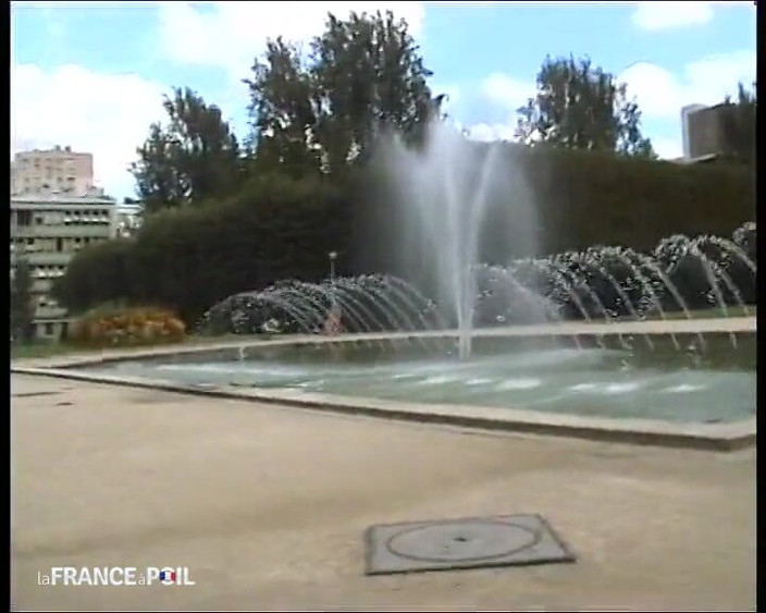 French Family Secrets: La belle Lisa se lance dans un road trip très...