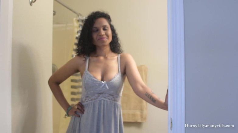 Horny Lily: MILF India melancap dalam Hindi
