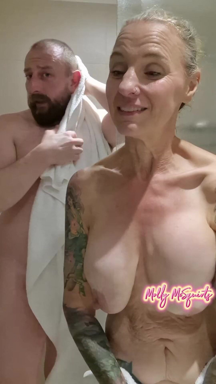 Molly McSquirts: อาบน้ำกับฉี่ร่วมกับหนุ่มลอนดอน