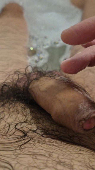 skiba06: Hora del baño Baño jugando con tu pene