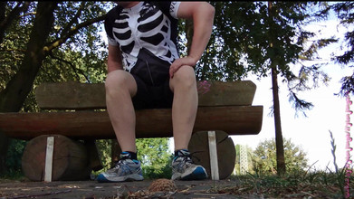 Carmen_Nylonjunge: Přestávka v punčochách na jízdě na kole 1 ** Striptýz **