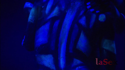 La sex: Mind-blowing sex scene with two hot lesbians fucking in blue