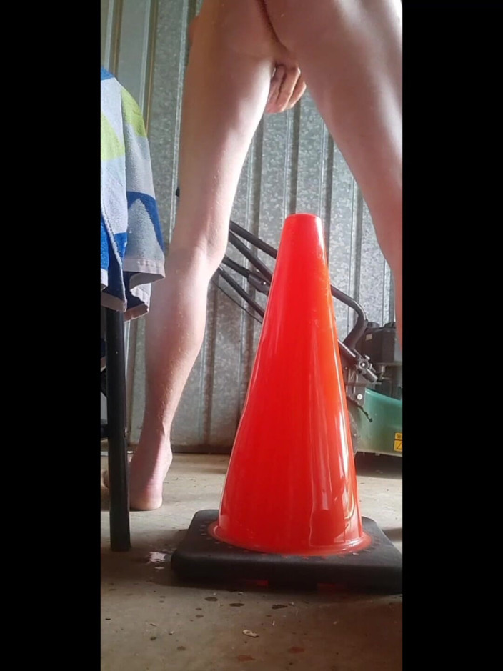 Big Red: Llenando mi culo de objetos