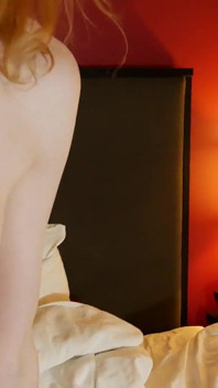 Tgirl melody maine lagi asik mainin pantatnya