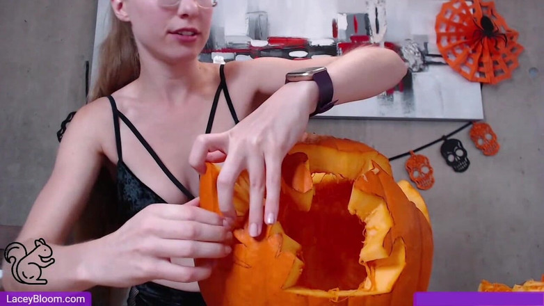 Lacey Bloom: Canlı gösteri kabak oyma 2611