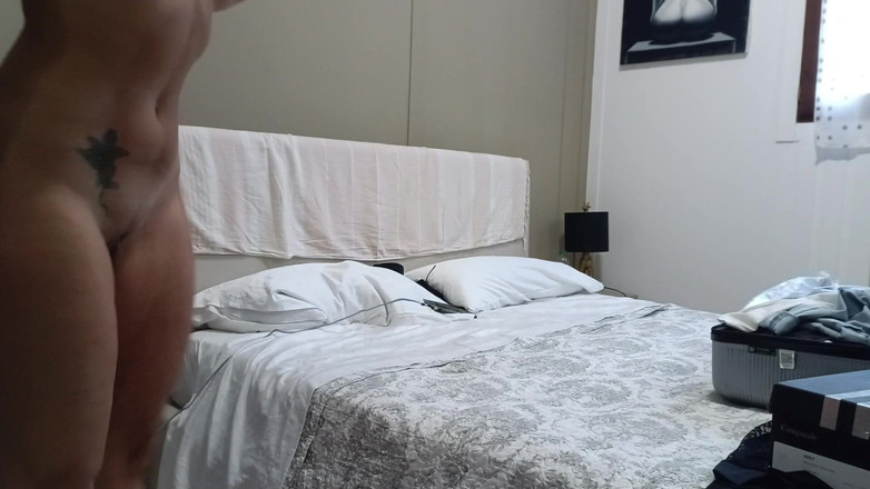Ferrero anal experience: Wchodzi do łazienki i wkłada mojego kutasa w środek swoich cycków