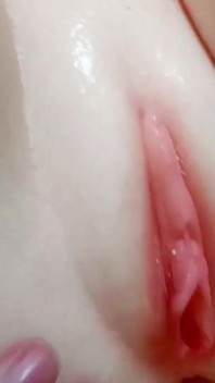 Regarde ma nouvelle poupée sexuelle féminine
