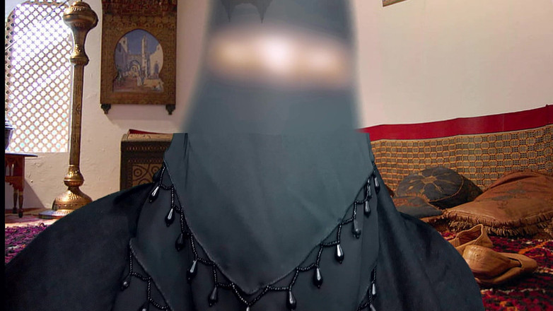 Shahinbd: Burqa giyen Bangladeşli kız Suudi Arabistan'a geliyor ve evde sikiliyor