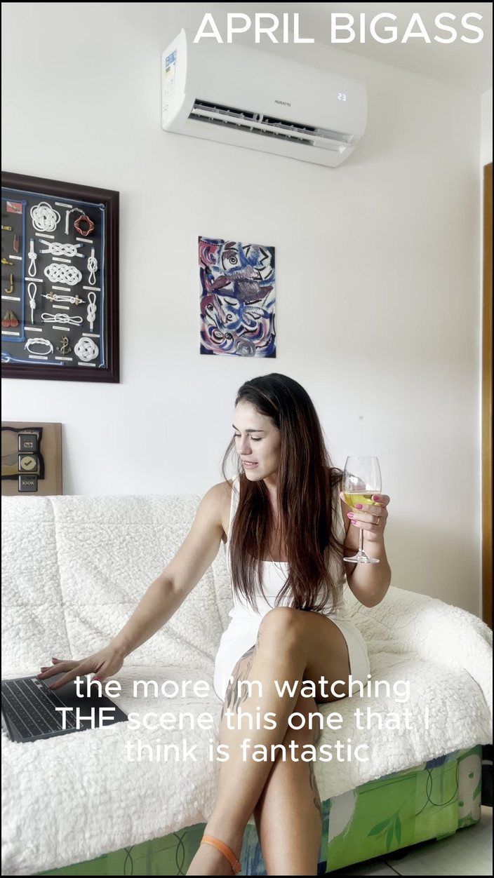 April BigAss: 50 litreden fazla idrar ve 30 litreden fazla sperm yutma videosuna...