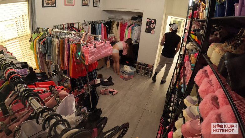 HookUp HotShot-BTS: Perempuan jalang yang menakjubkan Juniper Ren merayu untuk dikongkek oleh...