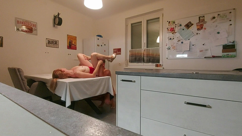 steffigeil: 厨房操金发女孩