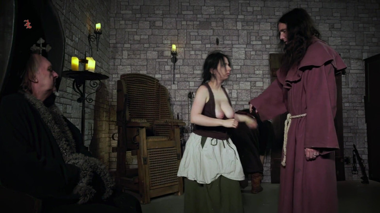 Inquisition and prison world: Mooin Witch - Servitoarea Judith Writhes pe scaunul Vrăjitoarei Medievale Spiky în...