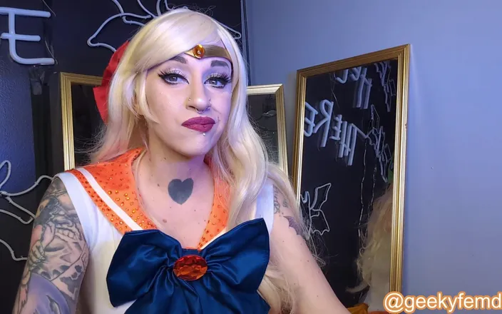 Geeky Femdom: Pelaut venus cucks tuxedo topeng