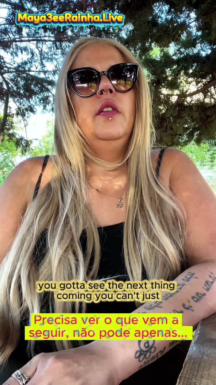 Goddess Maya3ee Rainha: BBW brazilská milf bohyně ranní venkovní kouření rituál ukazující stehna