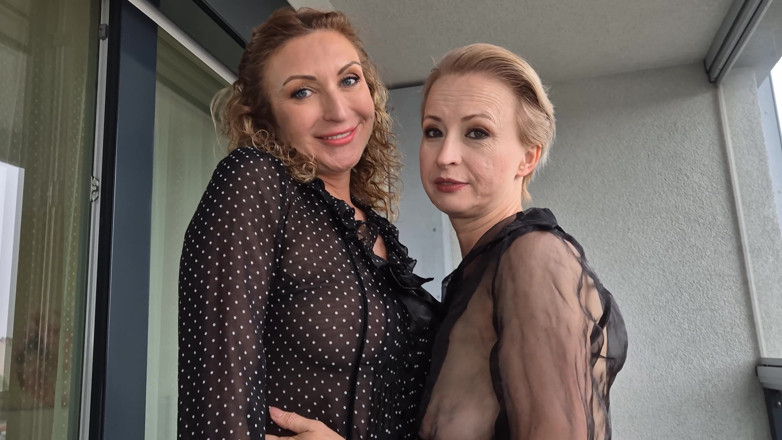 Wanilianna: Nyloned Lesbos in the Heat