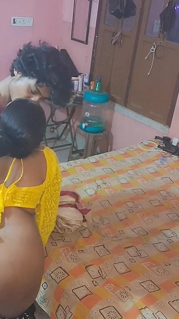 Hotcum30: Můj devar mi zvedl sárí a ošukal mě. část 1