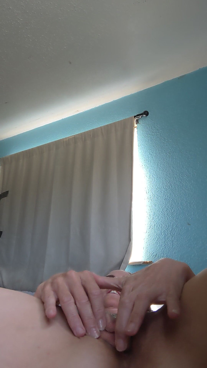 SexyRach75: MILF leker med fingrarna