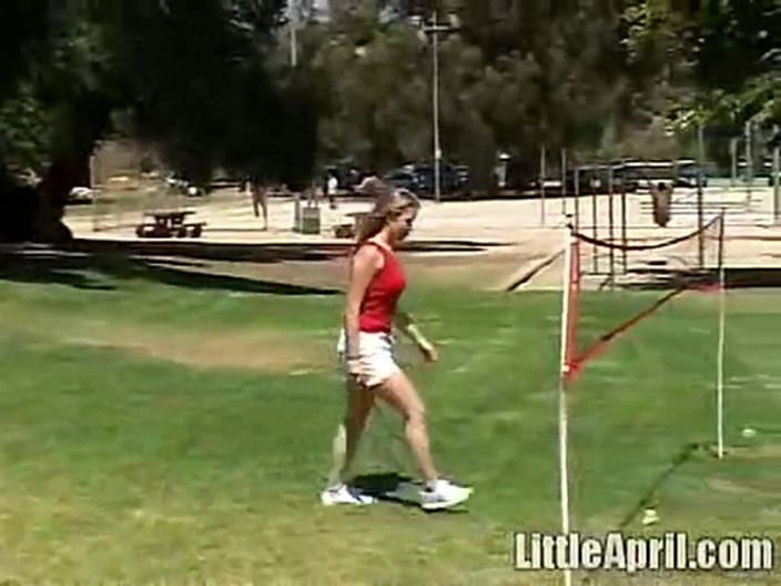 Little April: Блондинка-красотка Little April лижет свою подругу-лесбиянку