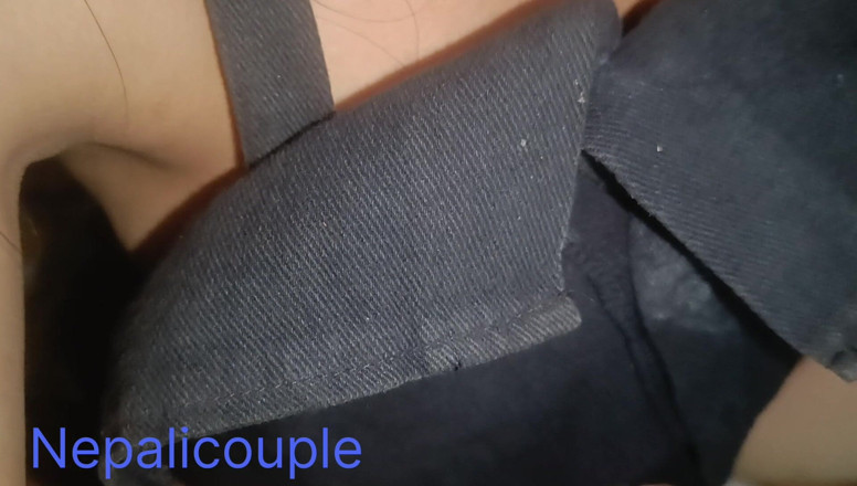 Nepalisexycouple: Deznădăținând singur