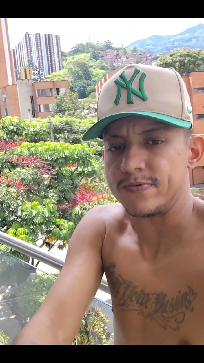Skinny 23 cm: Fucking My Boyfriend in the Apartment in Poblado, Colombia