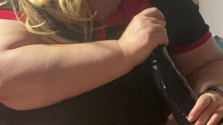Daddykane: MILF blonde British menjadi liar dengan kote hitam besar. Naughty...