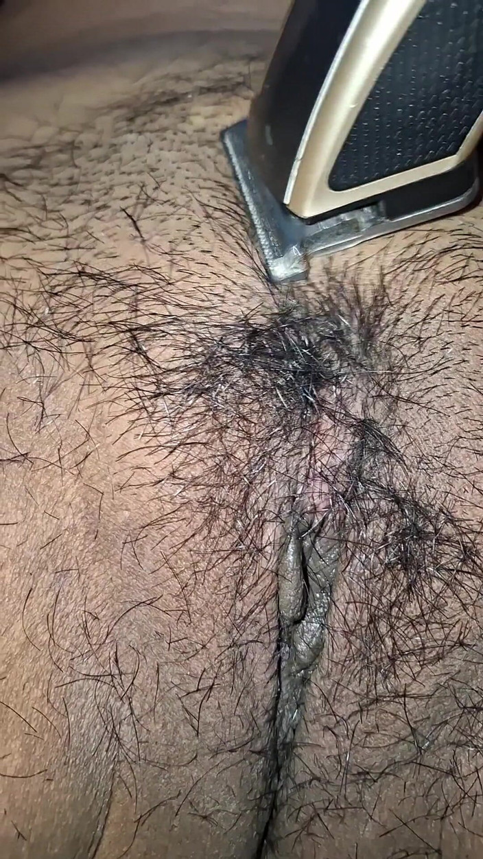 horneySonu: Sonu rasatura della figa