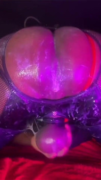 Masturbándome el culo con un consolador