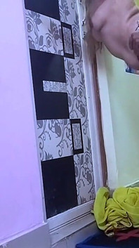 Adik ipar mahu mengambil zakar abang iparnya secara rahsia di dalam pepeknya.