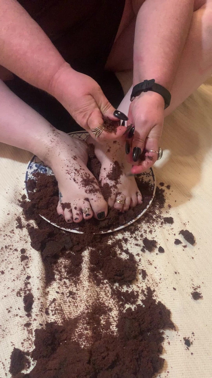BlancaGirlBBW: Füße Füße füße im kuchen