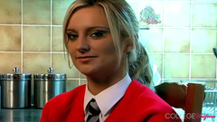 College Uniform: Temu bual Meklaina menampilkan Meklaina