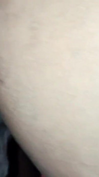 德西年轻女孩被大木假阳具狠操并大声呻吟