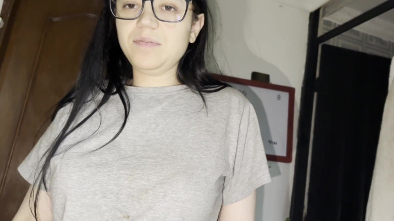 Crisanto999: Ma demi-cousine commence à sucer et même à lui faire avaler l’anus à...