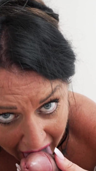 Angel Sinn, MILF Britannique Coquine, Interracial, POV, Dégustation De Sperme, Blowjon