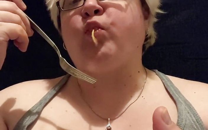 Real HomeMade BBW BBC Porn: Товстушка просить фаната їсти спагетті