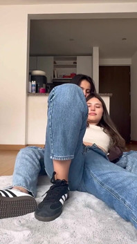 Mi Amante Me Explica Como a Jugar Sexualmente Con Penitencias Mientras Su Esposo Duerme