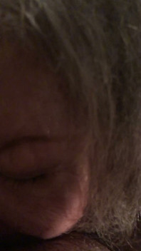 Sexy oma schluckt! Leidenschaftlicher pOV-blowjob! Maxxximummilf