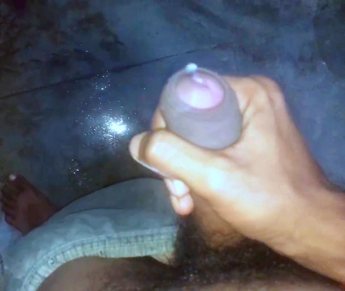 Desiraat23: Sexy kluk desiraat23 masturbuje bez ukazování obličeje