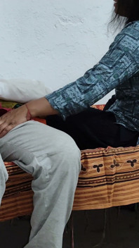 Tia sexy oferece seu amigo enteado para sexo